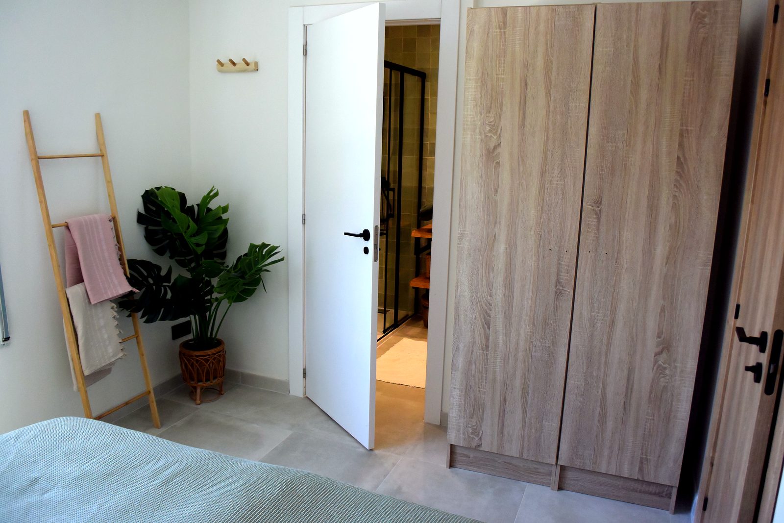 Kledingkast van kamer 1